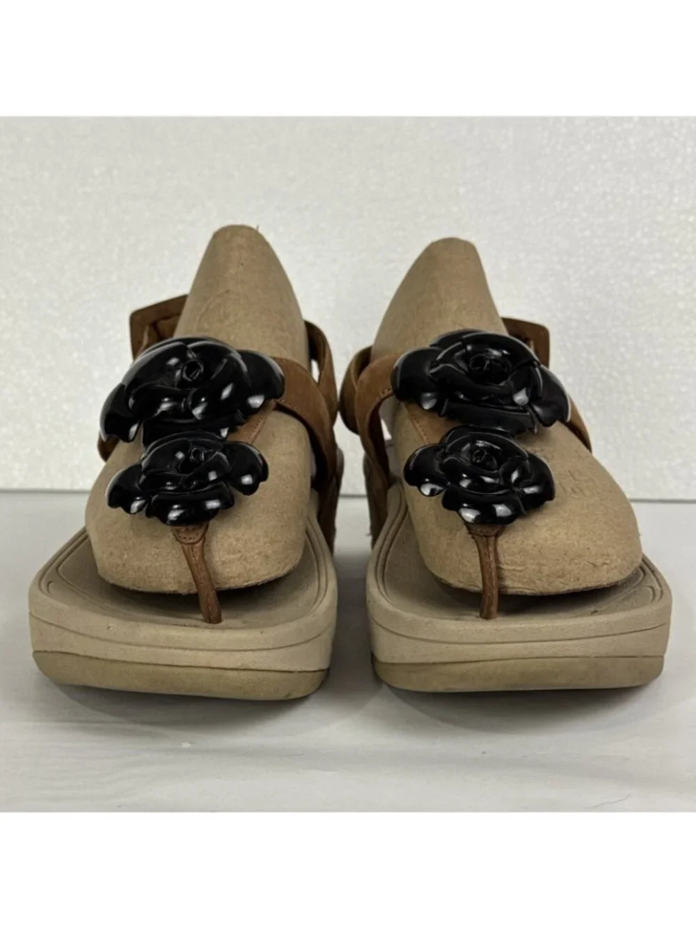 Fit Flop Floretta Tan Suede & Black Floral Wedge Thong Sandals Women's 7